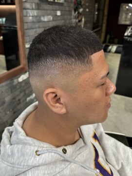 フォーコーナーズカットショップスリーセント 栄(FourCornersCutShop 3/cent) イージーバズ/ボウズフェード