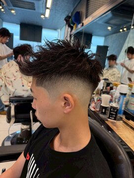 ビンゴ(BINGO) 2271黒髪刈り上げスキンフェードスパイキーベリーショート