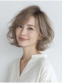 柔らかく品よく。大人のハイライトくびれボブ