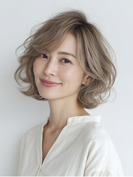 柔らかく品よく。大人のハイライトくびれボブ