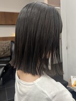 シベルバレー 横浜(sibell)&nbsp;20代30代切りっぱなしボブタッセルボブ顔周りレイヤーオリーブ