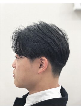 スカイ ツカグチ(Sky tsukaguchi) センターパートスタイル