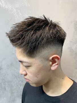 ワールドシップモトマチ(WORLD SHIP MOTOMACHI) フェードカット　ショートスタイル