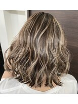 ヴィフ 大船(VIF)&nbsp;バレイヤージュ/ハイライト/ダブルカラー/ケアブリーチ/ボブ