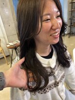 アチーブ ヘア デザイン(achieve hair design)&nbsp;大人センターパートレイヤーロングスタイル透け感ベージュカラー
