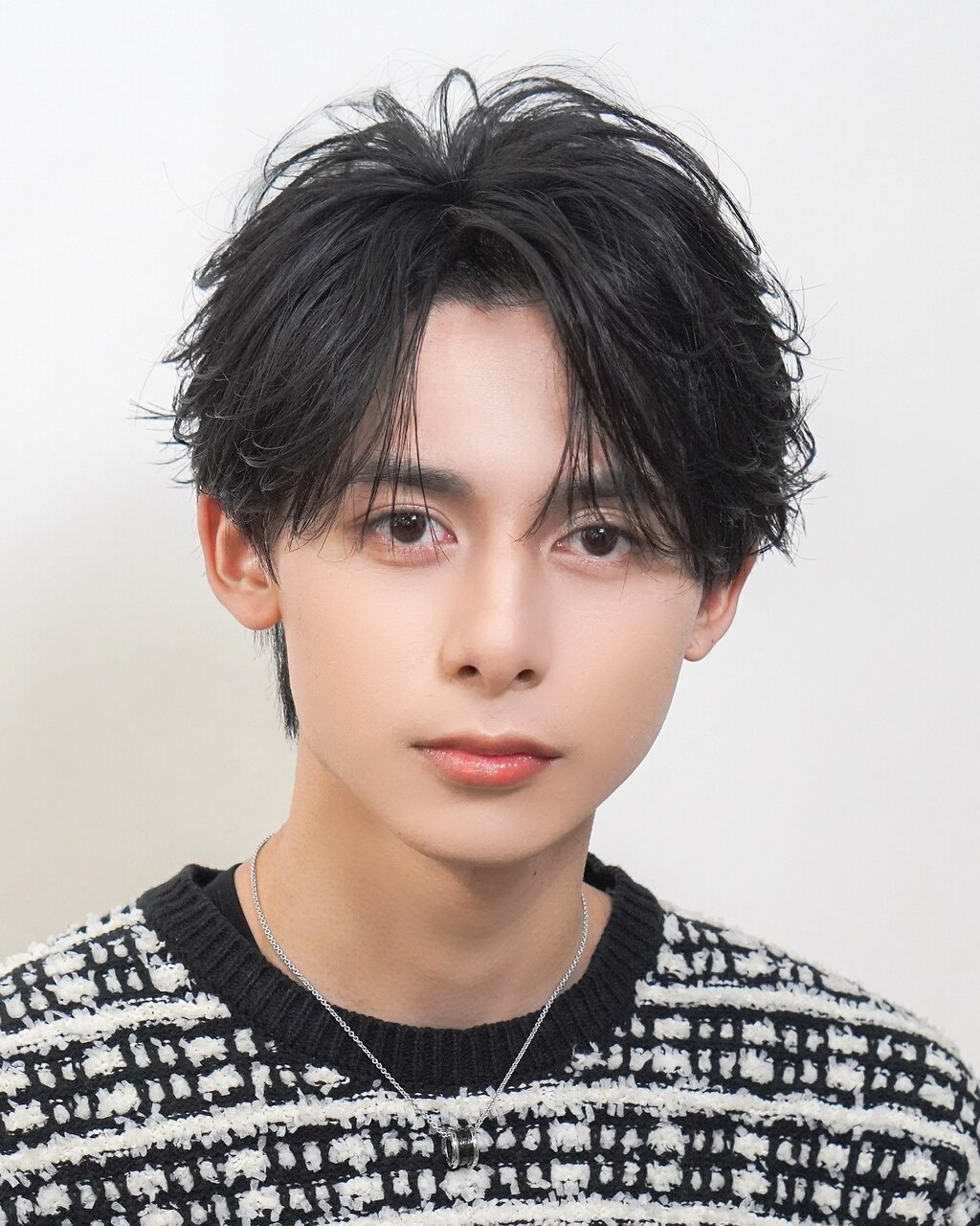 ツーブロック人気黒髪ニュアンスセンターパート：L235797837