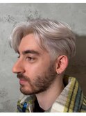 ホワイトブロンドエンドカラーセンターパートフェザーショート