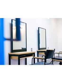 大型店が苦手な方にお勧め◎2席のみのプライベートサロンだから周りを気にせずリラックスして過ごせる♪