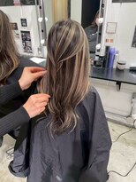 キング 心斎橋店(K!ng) ハイライトカラーミルクティーベージュレイヤーカット