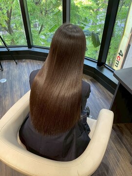 ヨンセンチメートルヒロサカ(4cm HIROSAKA) 髪質育成縮毛矯正