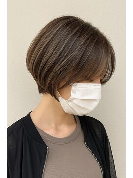 白髪ボカシハイライト　ショートレイヤー　透明感カラー