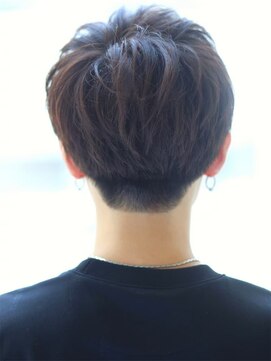 リタバイクロト(LITA by KUROT) 那覇/刈り上げセンターパート/波巻きツイストスパイラル