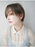 【GEEKS渋谷】オリーブグレージュ/襟足短め/丸みショートボブ/艶