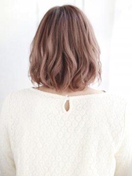 ヘアメイク ナル(hair make nalu) ハイトーンベージュのニュアンスボブスタイル