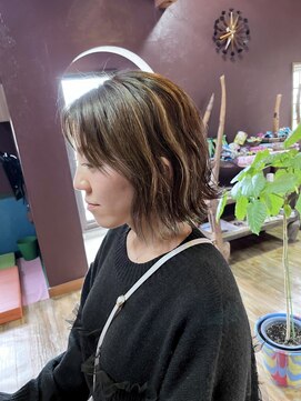 ロホサラマ(ROHO salama) フラットボブ・くせ毛活かし・ハイライト