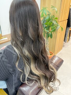 ランプ(Lamp) 白髪ぼかしにも◎バレイヤージュカラー ビフォアー&アフター