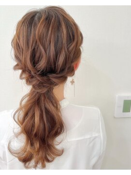 ヘアセットサロン アッシュ 神戸三宮(Ash) ゆるっとローポニー