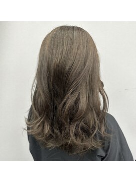 ルイス 喜連瓜破(Luis) グレージュカラー