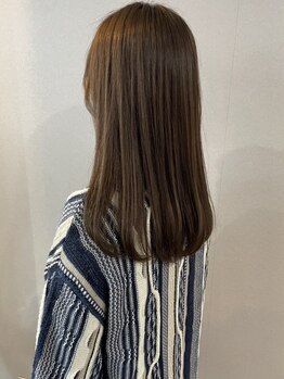 ヘアサロン フラット(Hair salon flat)の写真/風になびくようなナチュラルストレートで周りを魅了。思わず触れたくなるような"マシュマロヘア"に大変身！