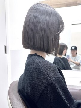 ヴィヴィー 福岡天神店(VIVIE) クビが長くみえる前下がりボブ