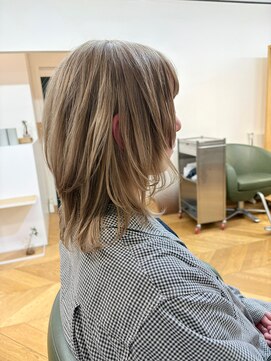 ソエル(soell) 【ハッシュカット×サンドベージュ】