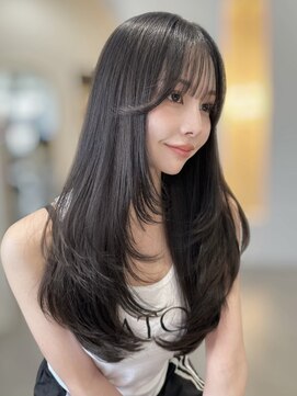 ハチ(HACHI) 大流行中！今っぽ韓国式レイヤーカットでアンニュイな雰囲気に♪