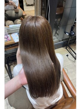 オリーブベージュ