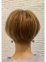 ウーロス(uros.)&nbsp;たっぷりハイライトのショートボブ