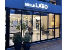 ニールラボー(NIELLE LA'BO)の雰囲気（地下鉄駅から徒歩1分の路面店です。）