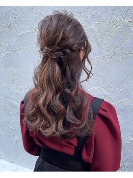 アイユー(ii+U) ハーフアップアレンジ　ロング　ニュアンス巻き