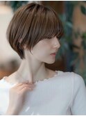 20代30代大人かわいい斜めバンググレージュカラー小顔前髪ボブ