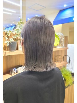 ヨン(yon) しっとり濃いめのシルバーグレー