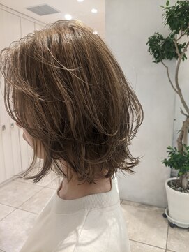 ザックラフィネ(ZACC raffine) ミディアムレイヤーボブ