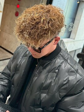 イーラ(era) スペインカールパーマ/メンズ/刈り上げ/眉毛/ツイスト