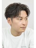 クオンヒール(QUON HEAL)&nbsp;七三センターパートフェザーパーマニュアンスパーマｎ