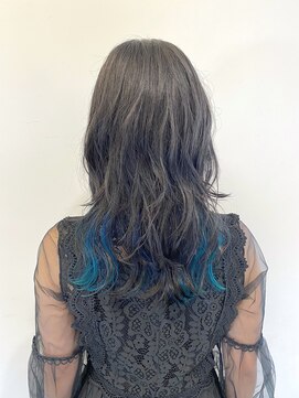 ティティアンバイイザ(titian by IZA) ●ロングウルフレイヤー透明感カラーインナーカラー