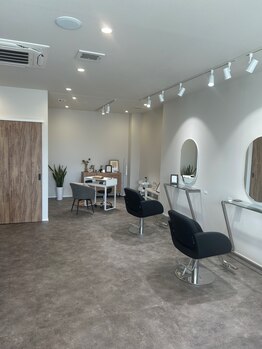 ロクヘアー(6Roku Hair)の写真/高いカット技術で、あなたの魅力を最大限に引き出します♪髪質を活かしたカットでスタイリングも簡単☆