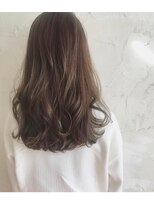 ラフ(Rough)&nbsp;艶ベージュ×コテ巻き