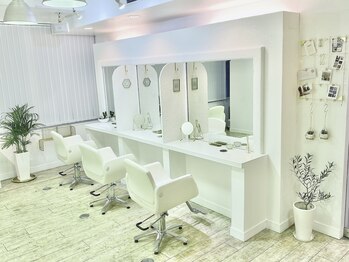 HAIR WORKS familiar【ヘアワークス　ファミリア】