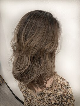 ミザルー(Misirlou) バレイヤージュ×グレージュ