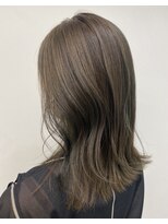 ロミバイリー(Romi by Lyee)&nbsp;赤み消しオリーブベージュ