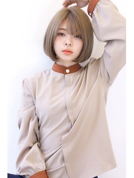 オーロ(ORO) 20代30代40代50代グレーベージュセンターパートボブ