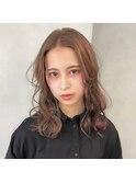 ミディアムレイヤー_ グレーベージュレイヤーロング前髪パーマ