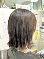 ハナビ(hanabi)&nbsp;髪質改善　縮毛矯正　カーキベージュ　外はね