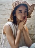麦藁帽子で彩る透明感