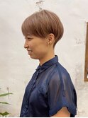 ピンクベージュ×ショートヘア