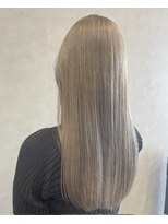 アチーブリス(achieve Liss)&nbsp;ハイトーンブリーチブロンドベージュカラー ストレートロング