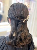 結婚式 二次会 お呼ばれ ねじりハーフアップ×華やかアクセ