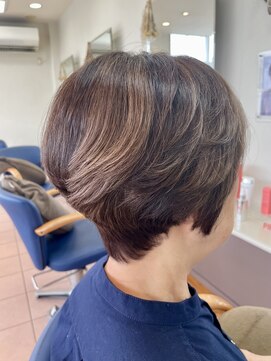 アトリーチェタ 田富店(ATTRICE) ショート/くびれ/明るい白髪染め/50代/60代/70代