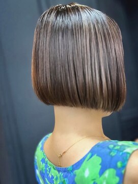 ミムデオム(MIMU de HOMME) 前下がりボブ×ハイライト